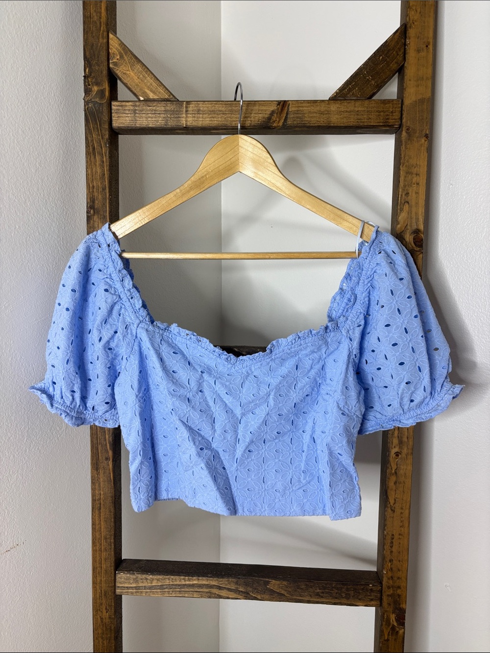 crown & ivy Light Blue Eyelet Puff Sleeve Crop Top Size L